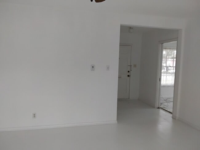 Building Photo - 5322 Lanai St