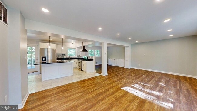 Foto del edificio - 6602 Greenview Ln