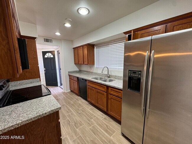 Building Photo - 1718 W Oraibi Dr