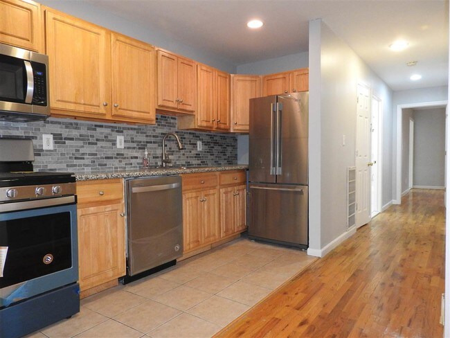 Building Photo - 214 New York Ave