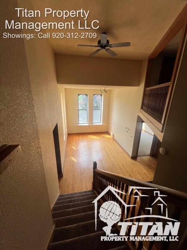 Primary Photo - 207 E Irving Ave