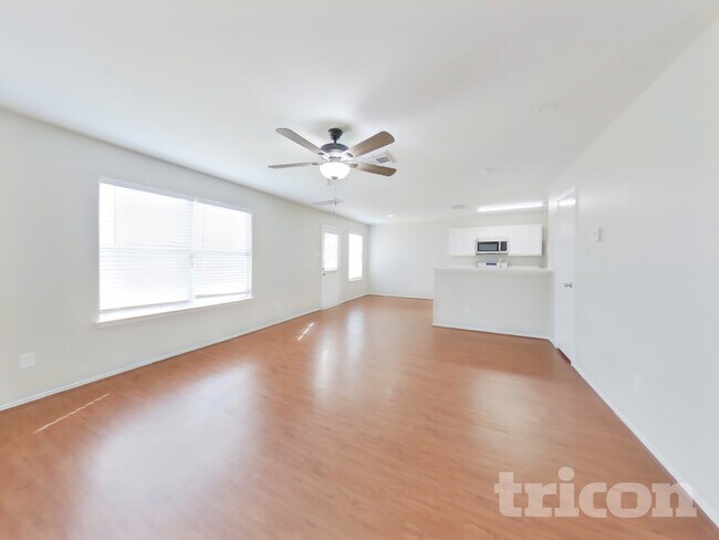 Foto del edificio - 8227 Radial Ct