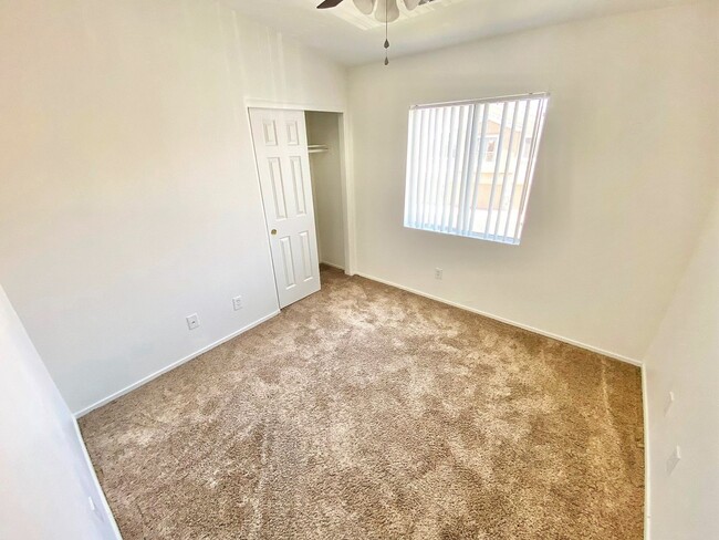 Building Photo - LOVELY 3 BEDROOM 2.5 BATHROOM TOWNHOUSE LO...