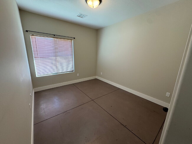 Building Photo - "Spacious 3-Bedroom Duplex Retreat with 2 ...