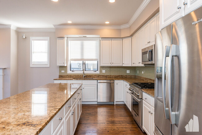 Foto del edificio - 3748 N Southport Ave