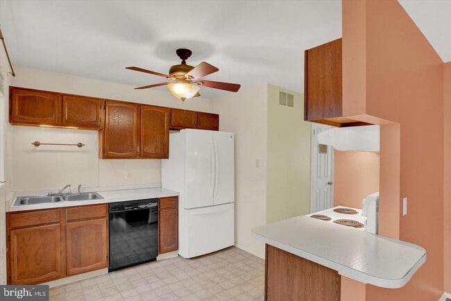 Building Photo - 22 Persian Lilac Dr