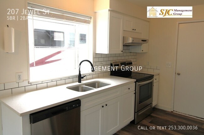 Foto del edificio - Five Bedroom 2 bath home for rent in Enumclaw