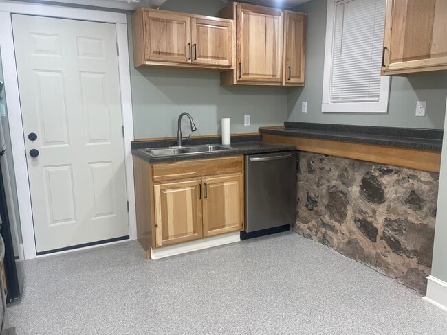 Unit 3 - 1826 E Superior St