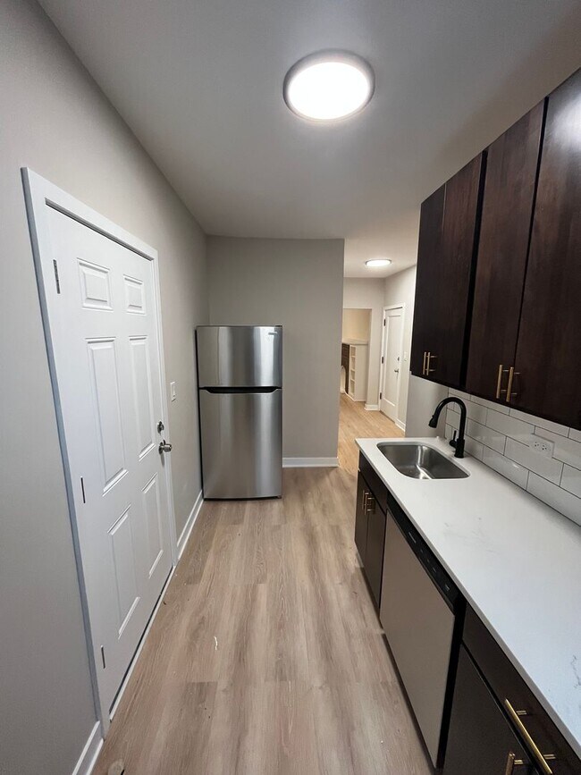 Building Photo - Mozart