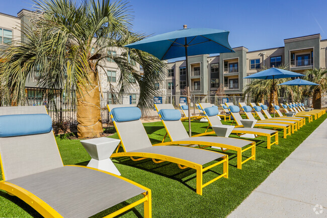 Piscina - Lofts at Allen Ridge