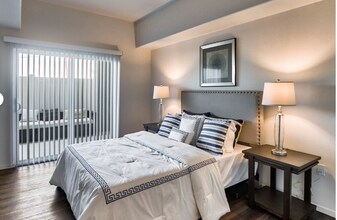 Interior Photo - Mariners Landing