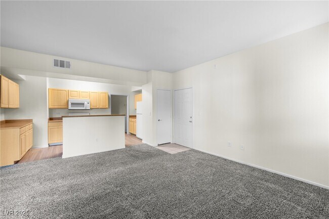 Foto del edificio - 8250 N Grand Canyon Dr