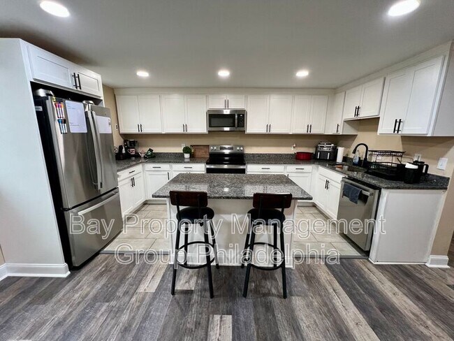Building Photo - 2369 Bond Ave