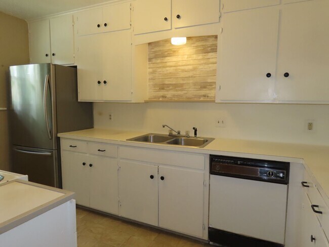 Foto del edificio - Quaint 2 Bedroom 1.5 Bath in a Country Set...