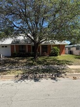 Building Photo - 1002 Colony N Dr