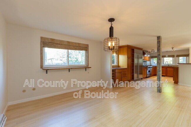 Building Photo - 4740 McKinley Dr