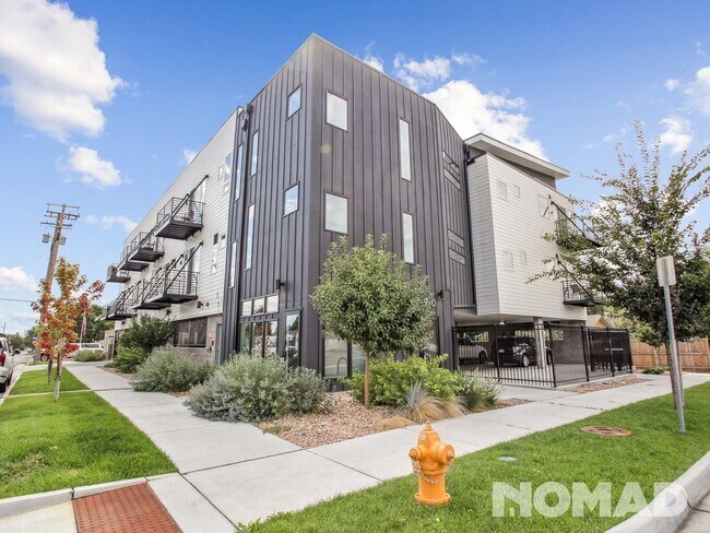 Foto del edificio - Top Floor Corner Unit 1 Bedroom Condo in S...