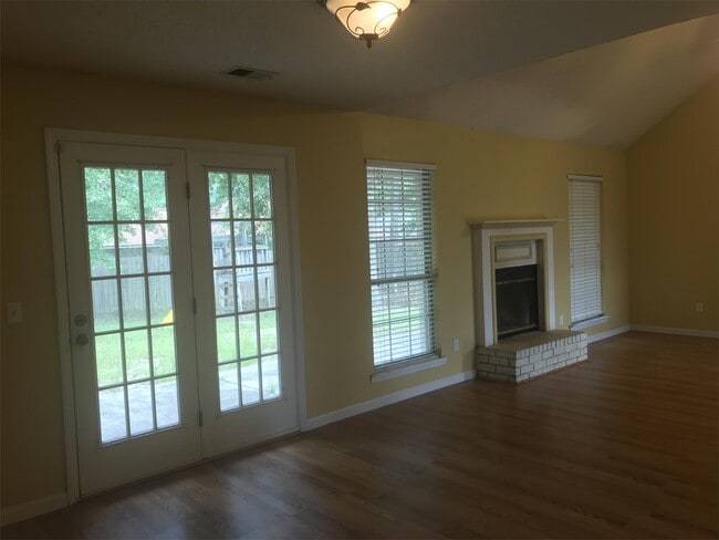 Foto del edificio - 886 Darrow Ln