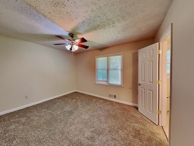 Foto del edificio - 139 Cedar Ridge Trail