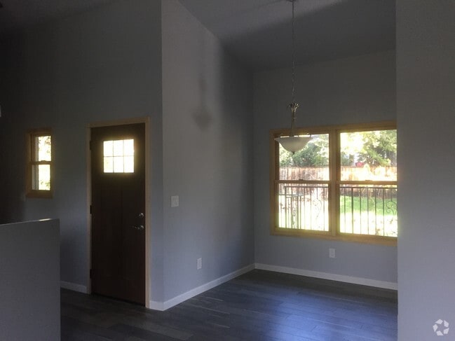 Building Photo - 442 Marshall Dr