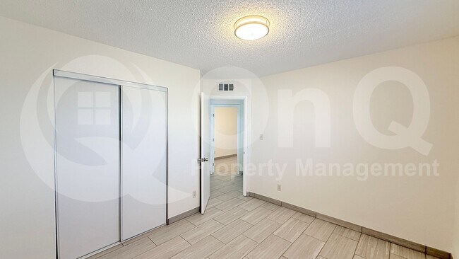 Foto del edificio - 1712 E Pepper Cir