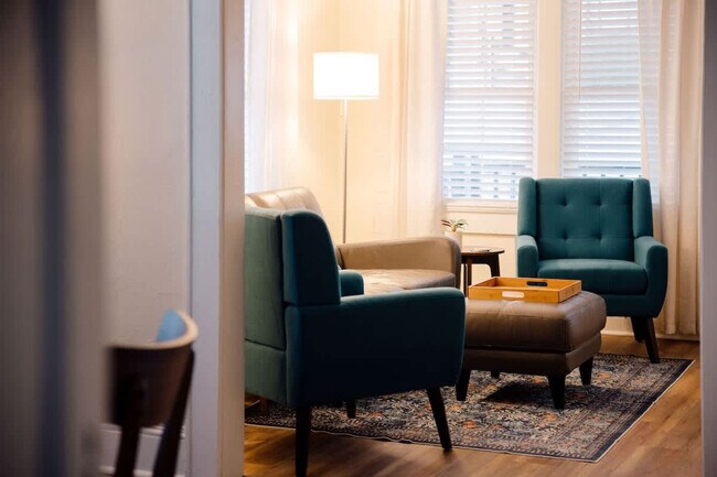 Building Photo - 217 Highland Ave