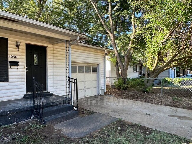 Foto del edificio - 1036 S Holly Dr