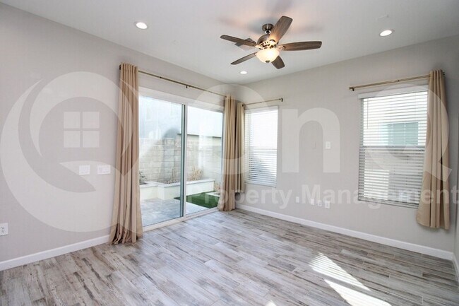 Building Photo - 4855 E Village Dr