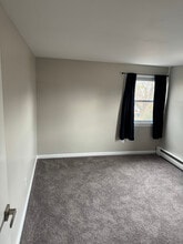 Building Photo - 70 Berkshire Ln