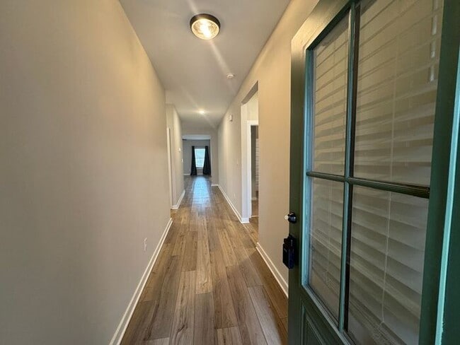 Foto del edificio - Spacious home with a FENCED yard and luxury upgrades