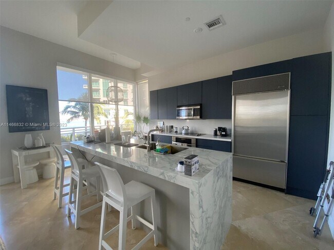 Building Photo - 901 Brickell Key Blvd