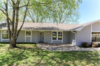 Building Photo - 1005 Robin Haven Dr