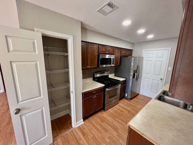 Building Photo - 2600 Sweet Clover Dr