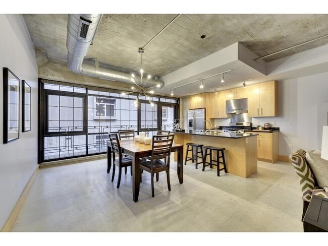 Building Photo - 525 N 3rd St