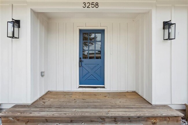 Building Photo - 3258 Highland Dr SE
