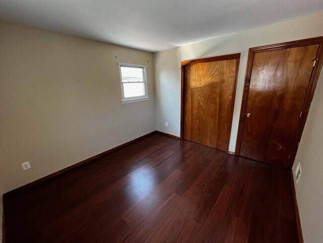 Building Photo - 56 Regis Dr