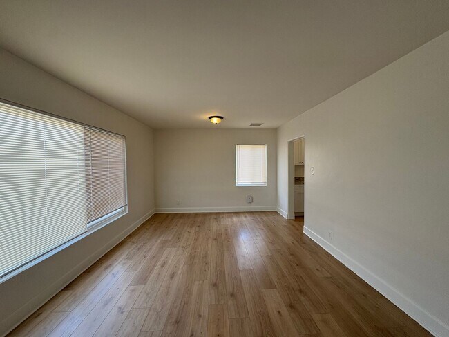 Foto del edificio - Nice 3 bedroom, 1 bath, plus den!