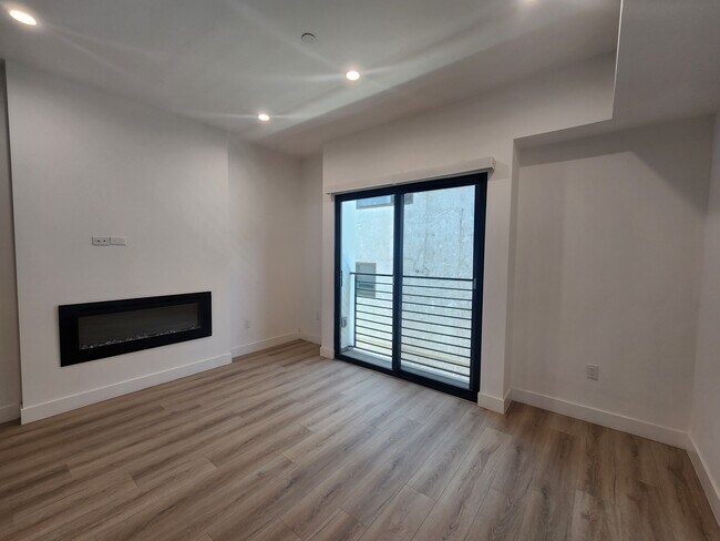 Foto del edificio - 6061 Fulton Ave