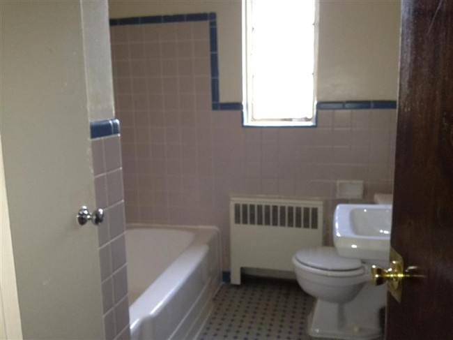 Bathroom - Glenwood Apartments