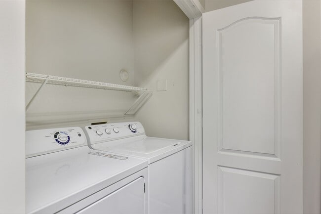 Foto del edificio - $99 Moves You In + $500 OFF Next Month!