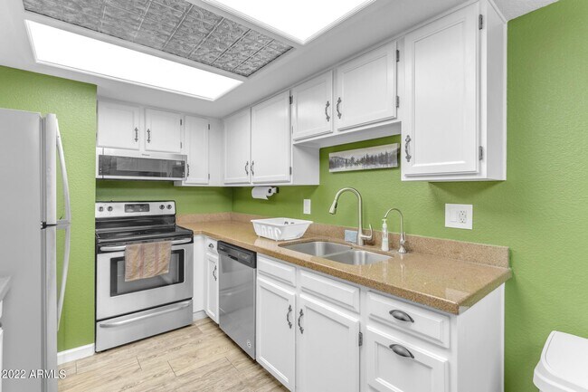 Foto del edificio - 2146 W Isabella Ave