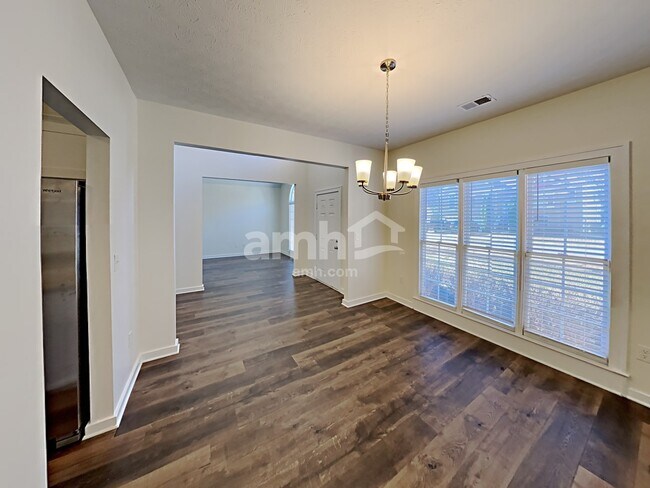 Foto del edificio - 3075 Kings Dr