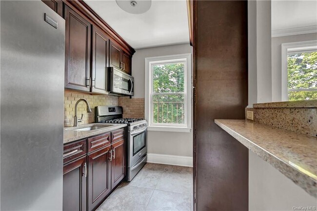 Building Photo - 14 S Broadway