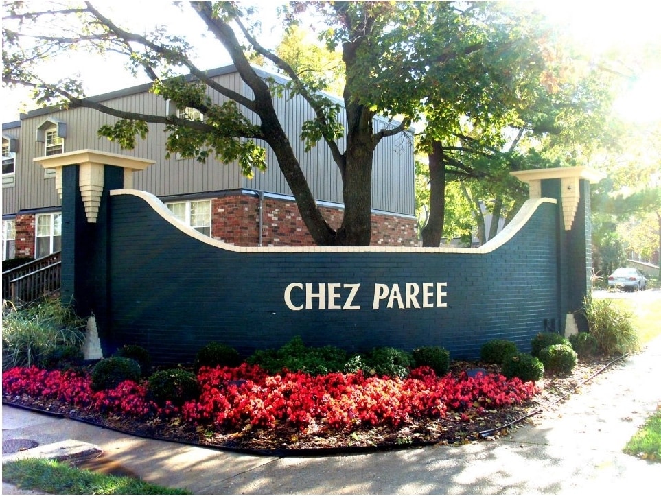 Chez Paree Apartments in Hazelwood, MO