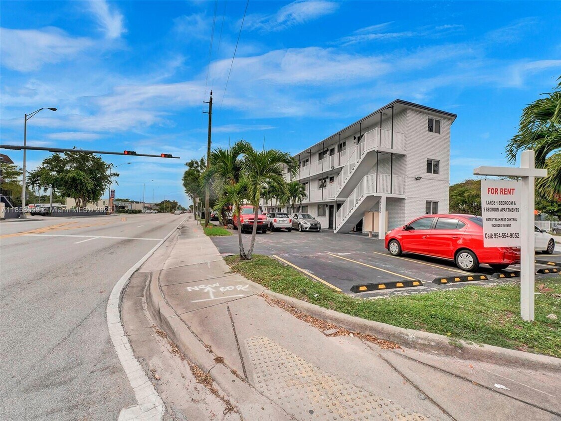 Foto principal - 14190 W Dixie Hwy