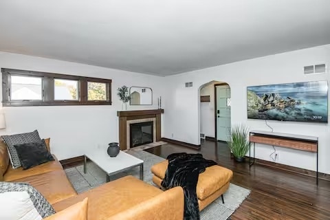 Building Photo - 947 8th Ave NE