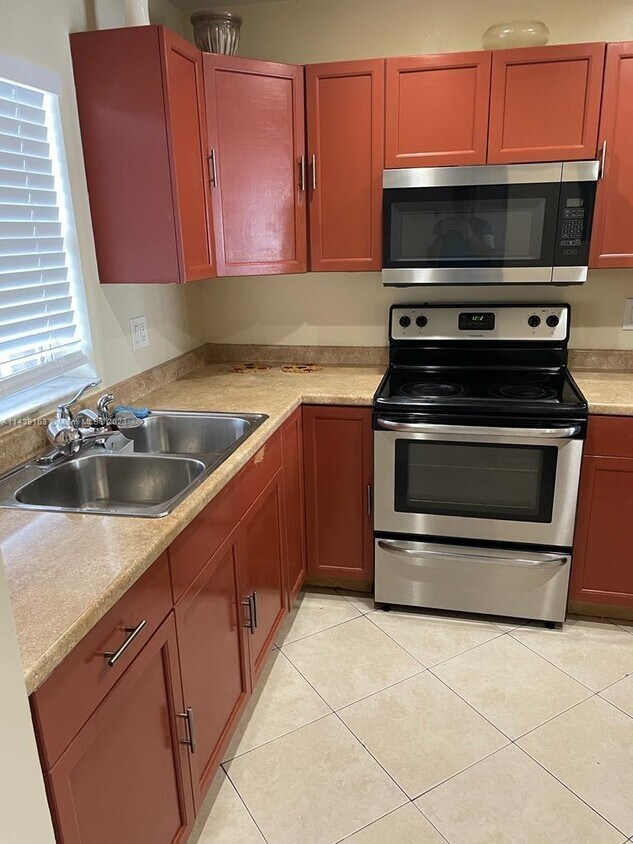 Building Photo - 2510 W 67th Pl