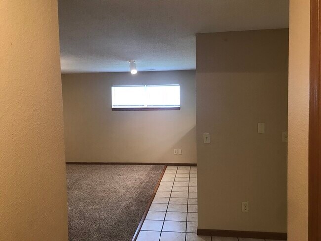 Building Photo - MOVE IN SPECIAL - 3 beds, 2 baths on a cul...