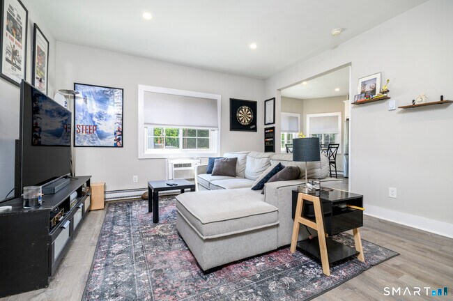 Foto del edificio - 750 Cove Rd