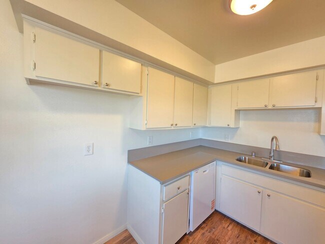 Foto del edificio - 8342 Columbine Ave